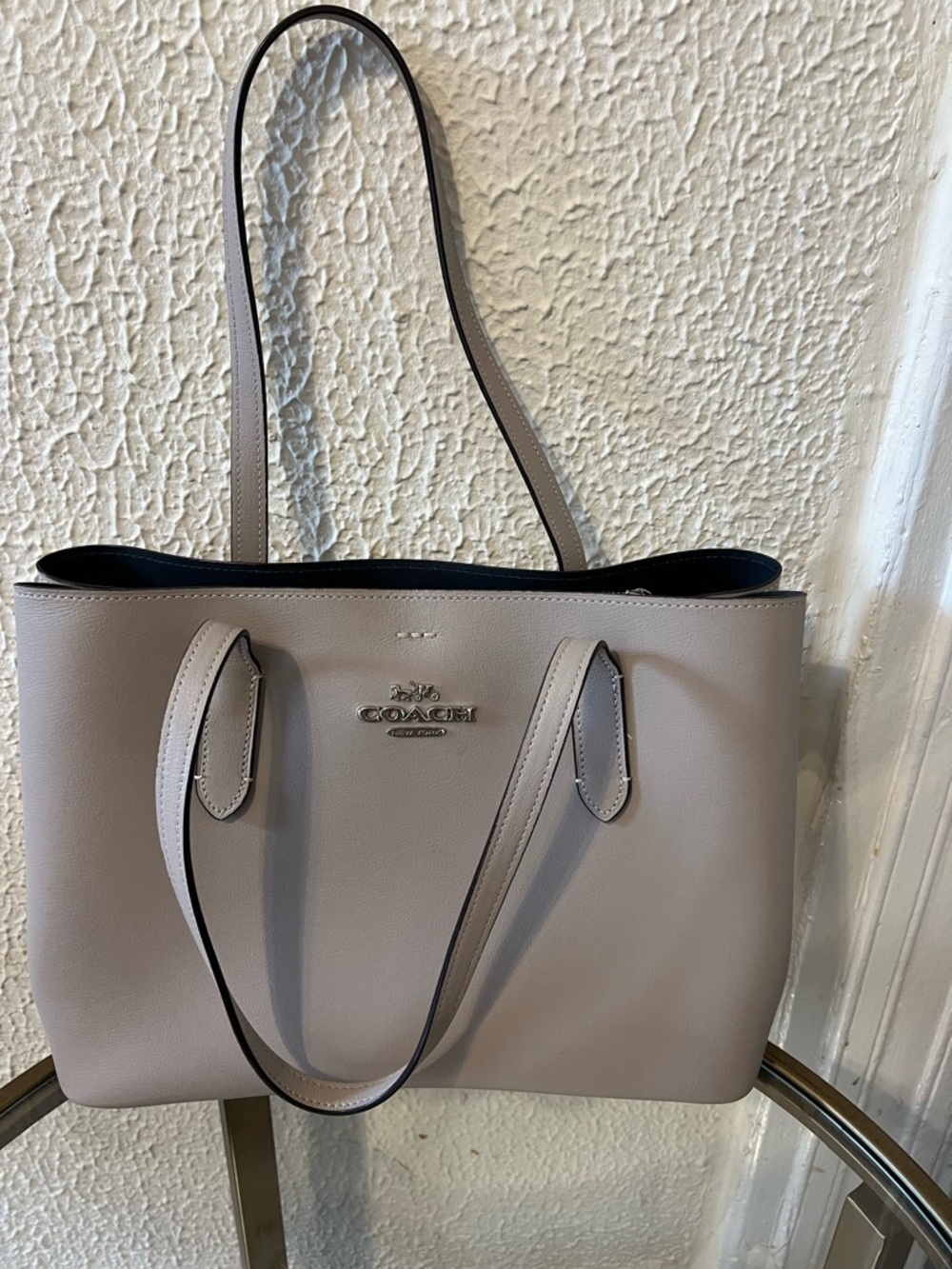 Stunning Coach F48733 Avenue Carryall Leather Tote Handbag - Taupe